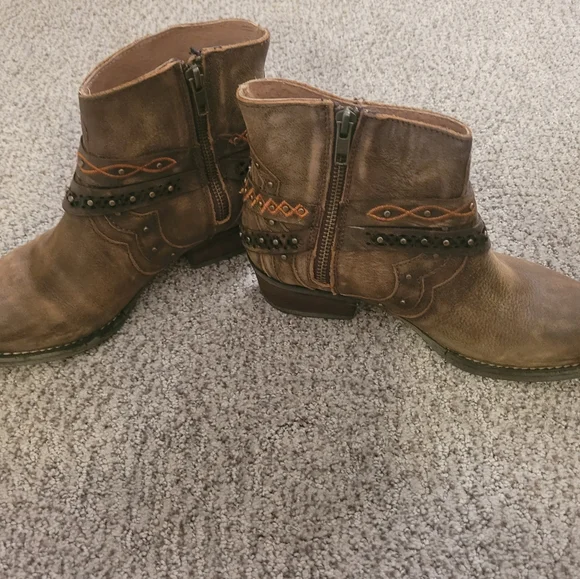 Women's size 8.5 Like New Leather Booties - Picture 2 of 7